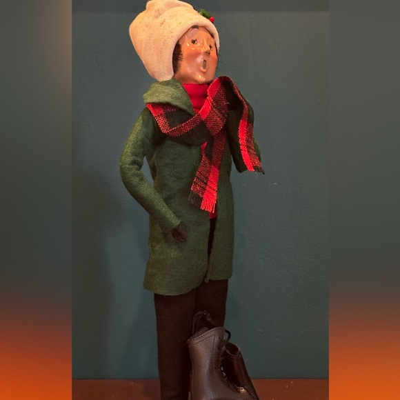 RARE-EUC Vintage BYERS' CHOICE 1995 Woman w/ Ice Skates Signed/Numbered: 52/100 - Picture 3 of 8